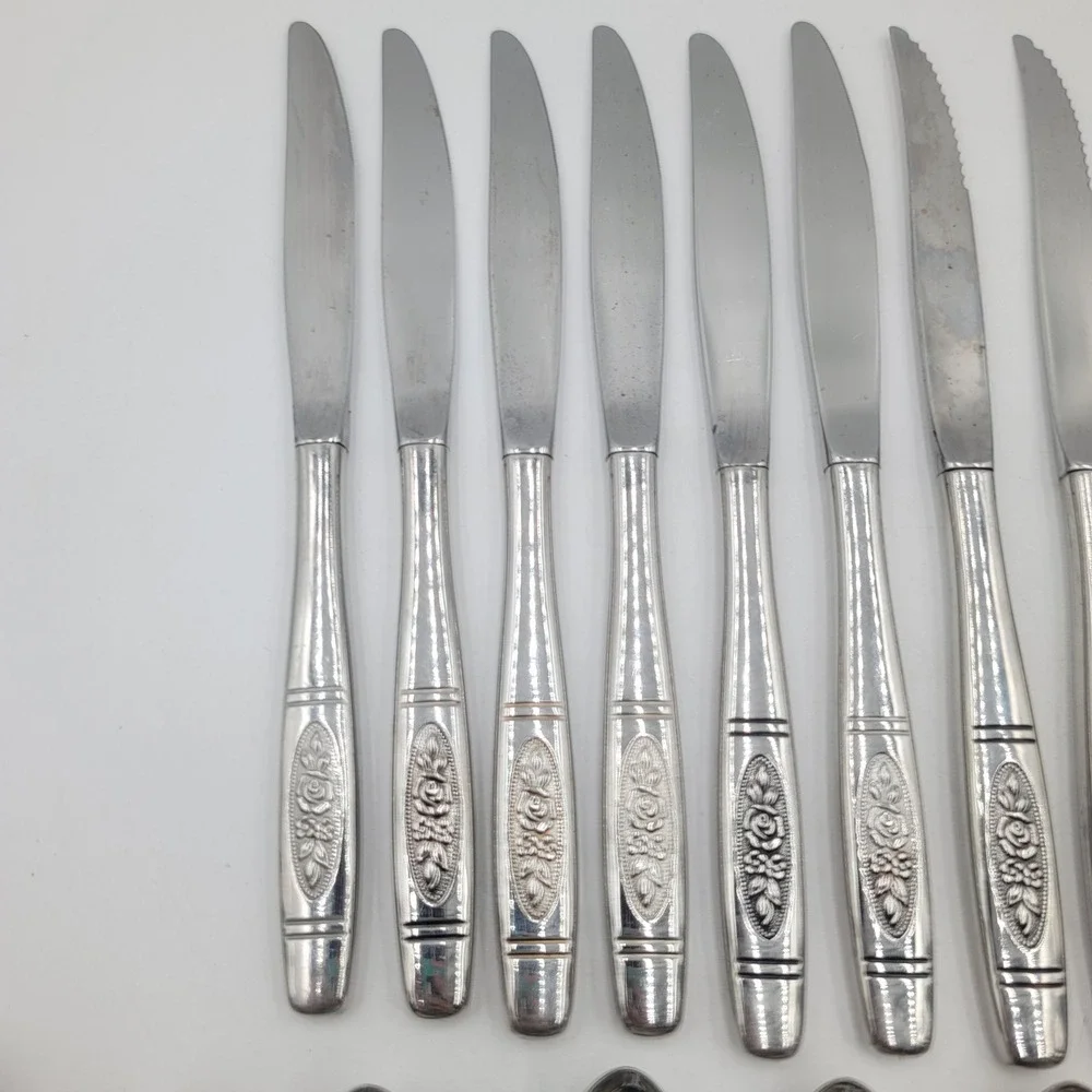 31pc VTG Oneida Rose Pendant Stainless Flatware Set Knives Forks Spoons Floral